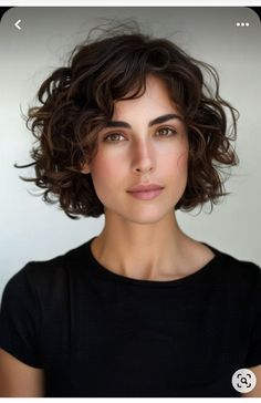 Curly Chin Length Hair, Layered Curly Bob, Short Wavy Bob Hairstyles, Curly French Bob, Naturally Wavy Bob, Short Bob Wavy Hair, Natural Curly Bob, Wavy Hair Bob, Kręcony Bob