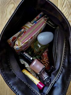 #messygirl #whatisinmybag My Astethic, What Is In My Bag, Hollaback Girl, Cocoppa Wallpaper, Girls Tote, In My Bag, What In My Bag