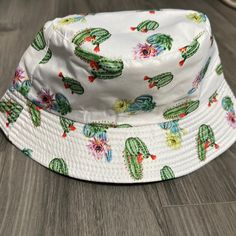 Super Cute And Perfect For Summer! Alcohol Free Wine, White Cactus, Herbal Coffee, White Green, Bucket Hat, Cactus, Super Cute, Women Accessories, Hats