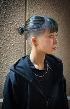 High Undercut Long Hair, 2024 Hair Trends For Women, Hairstyles Medium Hair, 2024 Hair Trends, Half Shaved Hair, Korean Short Hair