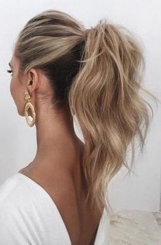 Les plus jolies queues de cheval pour un mariage ! Messy Ponytail Hairstyles, Formal Hairstyles For Long Hair, Elegant Ponytail, Blonde Ponytail, Wavy Ponytail, Hair Ponytail