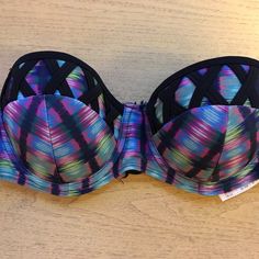 A Brand New With Tags Small Strapless Forever21 Bikini Top. The Multicolored Patterned Top Has Padding And Underwire For A Structured Design. The Bikini Top Comes With Optional Black Straps. Retail Price Is $17.90 Structured Design, Top Pattern, Womens Swim, Blue Purple, Blue And Purple, Forever 21, Color Blue, Tags, Brand New