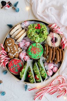 Christmas Baking Recipes Easy, Christmas Baking Easy, Christmas Cookie Boxes, Cookies And Candy, Christmas Baking Gifts, Christmas Cookies Packaging, Christmas Cookie Box, Christmas Treats Boxes, Shipping Cookies