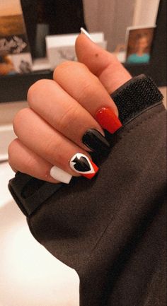 Jason Aldean Concert Nails, Western Ace Of Spades Nails, Fall Western Nails Acrylic, Red And Black Western Nails, Rodeo Nails Westerns Simple, Red Country Nails, Western Red Nails, Koe Wetzel Nails, Western Mail Ideas