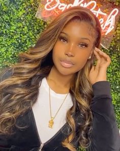 Blonde Highlights On Wig, Highlights On Wig, Blonde Highlights Black Women, Highlights Black Women, Brown And Blonde Highlights, Bday Hairstyles, Wig Inspiration, Bleach Hair, Brown And Blonde