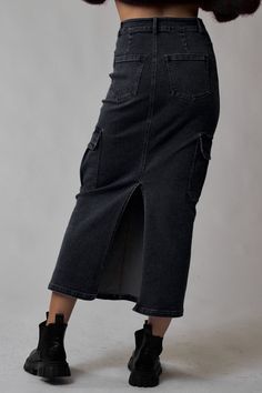 Experience comfortable and stylish style with our Stretch Denim Skirt. This cargo-style midi skirt is crafted from stretchy denim for a fit that moves with you and keeps you looking fashionable all day long. Denim Cargo Skirt Outfit, Denim Cargo Skirt, Cargo Skirt Outfit, Stretchy Skirt, Denim Cargo, Cargo Style, Cargo Skirt, Clothes Horse, Black Media