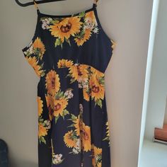 Nwot Sunflower Dress, Size Small Spring Beach Dress With Sunflower Print, Summer Beach Dress With Sunflower Print, Sleeveless Sundress With Sunflower Print For Spring, Casual Sunflower Print Beach Dress, Spring Sundress With Sunflower Print, Daytime Dress With Floral Print And Spaghetti Straps, Floral Print Sundress For Daytime, Daytime Floral Print Sundress, Mom Dresses