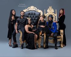 Family photo shoot with 2 royal throne chairs for the mother and father. Royal Photoshoot Ideas Family, Royalty Family Photoshoot Ideas, Royal Theme Family Photoshoot, Regal Family Photoshoot, Throne Chair Photoshoot Poses, Royal Family Photoshoot Ideas, King And Queen Photoshoot Ideas, All Black Family Photoshoot, Black Family Photoshoot Picture Ideas Royalty