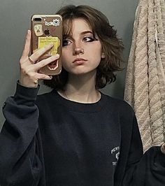 Hair Wolf Cut Short, Short Wolfcut Girl Hair, Short Grunge Haircuts, Short Wolf Cut Hair, Short Hair Grunge, Wolfcut Short, Grunge Haircuts, Wolf Cut Short, Short Wolfcut