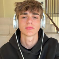 Messy Hair Boy, Young Men Haircuts, Icona Ios, Male Haircuts Curly, Men Blonde Hair, Straight Blonde Hair, Hair Inspiration Short, Men Haircut Styles, Short Straight Hair