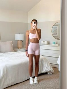 Athletic Sets Outfit, Active Wear Sets For Women, Almond Sister Aesthetic, Light Pink Athletic Outfit, Workout Outfits Pilates, All White Gym Outfit, Pilates Outfit Summer, Workout Asethic Women, Light Pink Workout Outfit