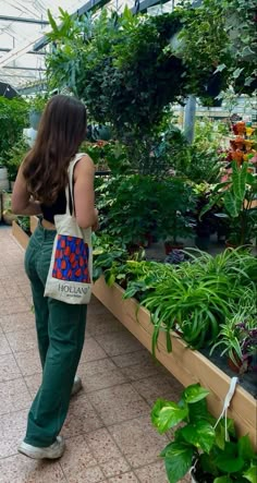 Plant Mum Aesthetic, Plant Shopping Aesthetic, Plant Shopping Outfit, Gardening Aesthetic Outfit, Gardening Aesthetic Girl, Sunshine Aesthetic Girl, Flower Aesthetic Outfits, Melina Aesthetic, Gardner Aesthetic