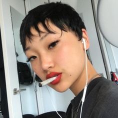 Asian Shaved Head, Photographie Portrait Inspiration, Aesthetic Hair, Pretty Hairstyles, Hair Goals, Hair Looks