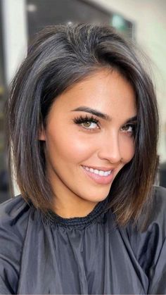 Lob Haircut Dark Hair, 2022 Bob Haircuts, Haircut Dark Hair, Brown Bob Hair, Blonde Pixie Hair, Short Blonde Haircuts, Bangs Curly, Bob Haircut For Fine Hair