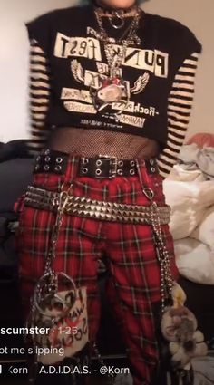 Trans Masculine Outfits, British Punk Fashion, Post Punk Fashion, Punk Clothing, Estilo Punk