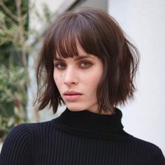 40 Chic Layered Bob With Bangs Ideas For 2024 Lob Haircut Layered, Very Short Bangs, Short Hair Model, Choppy Bob Haircuts, Blonde Bob Hairstyles, Bob Hairstyles With Bangs, Haircut Types, Bob Haircut With Bangs