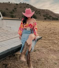 Outfit Rancho Mujer, Vaqueras Aesthetic, Ootd Vaquero, Outfit Vaqueros, Vaquera Outfits, Outfit Vaquero, Outfits For Mexico, Western Fits, Girls Dress Outfits