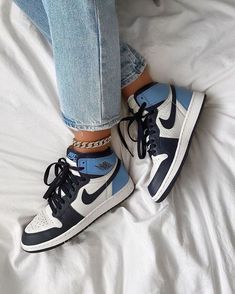 Jordan 1 Retro High Obsidian, Sneaker Outfits, Style Goals, Nike Air Shoes