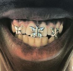 (@dazedbeauty on Instagram) Golden Teeth, Fake Plastic Trees, Meta Angel, Dazed Beauty, Old Head, Tooth Gems, Tooth Gem, Shaved Hair, Artsy Fartsy