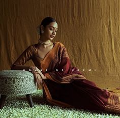 Model In Saree Photography, Indian Photoshoot Aesthetic, Indian Saree Photography, Traditional Indian Photoshoot, Saree Shoot Poses, Saree Photoshoot Aesthetic, Bold Saree Photoshoot Indoor, Indian Studio Photoshoot, India Photoshoot Ideas