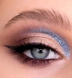 Subtle Blue Makeup Looks, Navy Blue Eye Makeup, Disco Makeup, Beautiful Eye Makeup