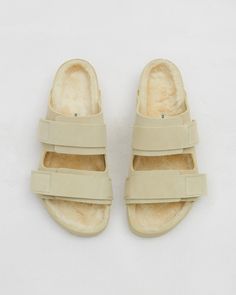 Open toe with two straps. Cazador suede and shearling. Made in Germany. Tekla Fabrics, Organic Bedding, Leather Slippers, Mens Slippers, Wool Plaid, Copenhagen, Birkenstock, Open Toe, Towels