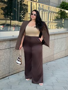 Silk wide leg trouser in brown, silk pants in mocha, silk trousers in mocha, brown trousers, silk pants Silk Pants Outfit, Pull Oversize, Brown Trousers, Beige Coat, Womens Trousers, Silk Trousers, Brown Silk, Mocha Brown, Silk Pants