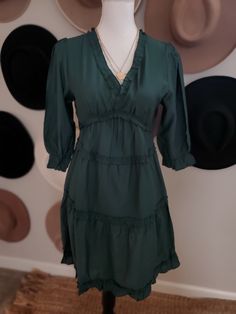 Flowy Tiered Dress For Fall Brunch, Mid-length Green Dress For Fall, Green Mid-length Dress For Fall, Green Mid-length Fall Dress, Green Mid-length Dress For Date Night, Fall Dresses With Ruffle Hem And Tiered Shape, Fitted Knee-length Tiered Dress With Ruffle Hem, Fitted Tiered Dress With Ruffle Hem And V-neck, Green Mid-length Dress Down