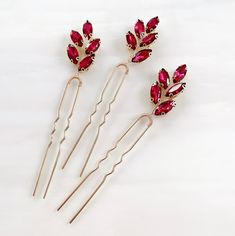 Stunning wine red and gold crystal hair pins. beautifully delicate and elegant design with dazzling faceted glass crystals.  Set of 3 occasion hair pins fabulous for brides, bridesmaids, flower girls or for any special occasion such as a prom or wedding.  Super pretty design 💕   check out our Facebook page @twoforjoyembellishments or follow us on Instagram two_for_joy_creations to see more of our gorgeous headbands and also  to enquire about our bespoke service where you design and we create yo Red Prom Dress Accessories Jewelry, Red Dress Accessories Jewelry Formal, Red Prom Accessories, Prom Accessories Jewelry, Prom Dress Jewelry, Burgundy Hair Accessories, Red Hair Pieces, Diamond Hair Pins, Prom Aesthetic