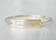 Garter Girl Loves: This handwriting bracelet Fingerprint Jewelry Memorial, Handwriting Signature, Handwritten Jewelry, Gifts 2022, Coordinates Jewelry, Bling Things, Handwriting Bracelet, Handwriting Gifts, Sentimental Wedding