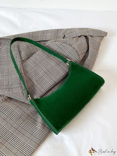 BirdinBag - Sleek Zippered Baguette: Embrace Minimalistic Style with Ease Elegant Green Shoulder Baguette Bag, Elegant Green Baguette Shoulder Bag, Casual Green Shoulder Bag For Evening, Casual Green Evening Shoulder Bag, Elegant Green Handheld Baguette Bag, Elegant Green Square Baguette Bag, Green Rectangular Hobo Bag For Formal Occasions, Everyday Green Handheld Baguette Bag, Green Rectangular Hobo Bag For Evening