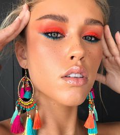 Bright Color Eyeshadow Looks, Vibrant Eye Makeup, Hippie Eye Makeup, Neon Eyeshadow Looks, Summer Eye Makeup, Neon Eyeshadow, Makeup Everyday, Neon Summer, Graphic Eyes