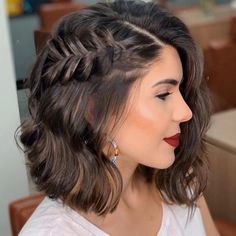 Summer 2023 Hair Trends: Short Curly Hairstyles for Women, From Beach Waves to Brunette Highlights Tuns Bob Lung, Updos Homecoming, Bob Braids Hairstyles, Hoco Hair Styles, Short Hair Lengths, Hoco Hairstyles, Hairdos For Short Hair, Homecoming Hair Down, Peinados Fáciles Para Cabello Corto