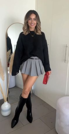 Night Out Outfit Shorts, Short Black Pleated Skirt Outfit Winter, Zara Birthday Outfit, Preppy Date Night Outfit, Black Mini Pleated Skirt For Fall, Elegant Mini Pleated Skirt For Fall, Winter Mini Pleated Skirt Fitted, Fancy Dinner Date Outfit Classy, Fall Black Mini Pleated Skirt