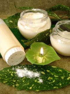 Come fare il borotalco in casa: ricetta facilissima - Non Sprecare Homemade Cosmetics, Diy Scrub, Talcum Powder, Homemade Chili, Diy Cosmetics, Facial Cleansers, Natural Care, Beauty Recipe, Natural Cosmetics