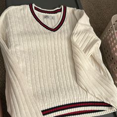 Red White And Blue Sweater Preppy Look Size Xs Never Worn, With Tags Mint Condition Bundle To Save! Winter Sweaters Aesthetic, Holister Sweaters, Studious Girl, Sweaters Preppy, Hollister Outfits, White And Blue Sweater, Red White And Blue Outfits, Random Wishlist, Hollister Clothes