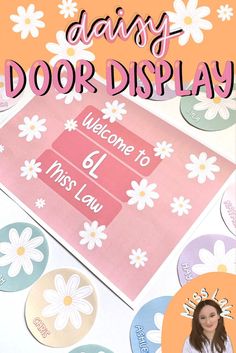 Decorate your classroom with these daisy themed classroom decor resources. Door Display Classroom, Pink Classroom Theme, Daisy Classroom, Pink Classroom Decor, Classroom Welcome Sign, Pink Classroom, Themed Classroom Decor, Classroom Welcome, Teacher Aesthetic