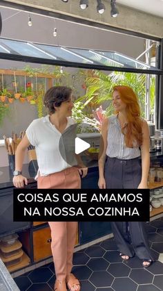 two women standing in front of a counter talking to each other with the words cosas que amamos na nosa cozinha