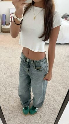 #outfits #ootd Basic Jean Outfits, Black Jorts Outfit Idea, How To Style Black Jean Shorts, Basic But Cute Outfits, Edikted Outfit Aesthetic, Black Baggy Pants Outfit, School Outfits Highschool Summer, Easy Fits, School Fit