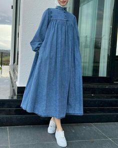 Denim Abaya, Simple Long Dress, Hijab Fashion Summer, Elegant Outfit Classy, Dressy Casual Outfits, Muslim Outfits Casual, Fashion Drawing Dresses, Muslim Fashion Outfits, Muslimah Fashion Outfits