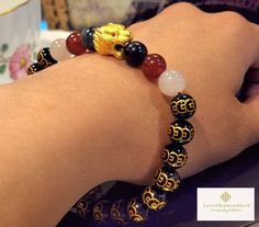 Perfect gift for yourself or your love once. This Beaded Bracelet is crafted with Pure Gold , Onyx Stones, Carnelian Stone, Madagascar Pink Rose Quartz, and Tiger's Eye *Gold Weight: 1.12g- 1.29gGrams *Tiger Length: 13.3mm *Tiger Width: 10.2mm *Stone Size: 8.1mm ●●NOT Gold filled; NOT Gold plated. Stamped Au999 🧧Chinese astrology, 2022 will be the Year of the Water Tiger -- a creature that embodies ambition, competitive spirit, impulsiveness and communication 🧧Since the ascient times, Gold Jew Tiger Bracelet, Chinese Crystal Bracelet 10mm, Red Tiger Eye Bracelet, Tiger Bracelet Gold, Tiger Eye Shaped Bead Bracelets, Gold Arm Band, Carnelian Stone, Ball Bracelet, Gold Armband