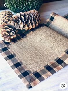 Rustic Table Runner Ideas, Diy Table Runner Ideas, Checkers Table, Wedding Decor Country, Table Runners And Placemats, Diy Table Runner, Cabin Table, Rustic Table Runner, Table Runner Farmhouse