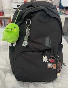 my college backpack:3 #backpack #deco #silliness Backpack Aesthetic, Clear Phone Case Design, My Backpack, Stylish School Bags, Aesthetic Backpack, Backpack Outfit, Kawaii Backpack, Inside My Bag, Backpack Organization