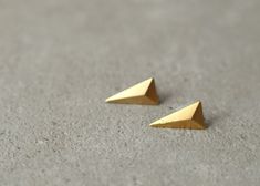 geometric triangle earrings 3d Valentine's day by StudioBALADI Minimalist Stud Earrings, Unique Studs, Minimalist Earrings Gold, Stud Earrings Unique, Triangle Earrings Stud, Minimalist Earrings Studs, Emerald Earrings Studs, Call Saul, Triangle Studs