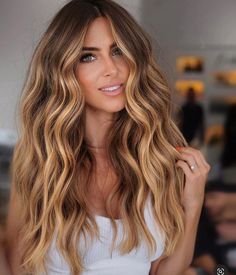 19 Perfect Caramel Balayage Hair Styles So Sweet You Can't Resist Hair Correction Before And After, Hair Wishlist, Messy Blonde Bob, Honey Blonde Hair Color, Honey Brown Hair, Ombre Hair Blonde, Dyed Blonde Hair, Honey Blonde Highlights, Warm Blonde