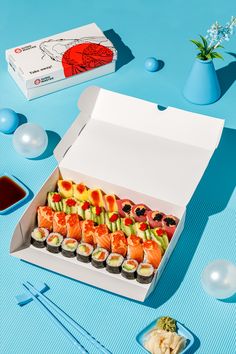 #sushilove #sushi #art #sushimaster #sushiromania #tasty #tastyfood #sushibox Sushi Platter Aesthetic, Shusi Bar, Ebi Sushi, Sushi Packaging, Sushi Aesthetic, Sushi Box, Sushi Master, Sushi Love, Sushi Platter