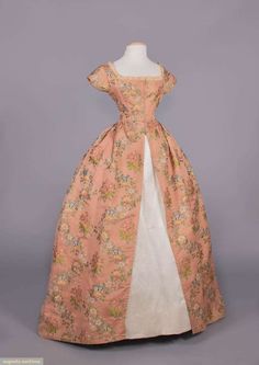 Auctions by Date 1780s Fashion, Royal Clothes, Victorian Era Fashion, Costume Ball, Historic Clothing, 18th Century Fashion, History Fashion, Prom Dress Inspiration, Clothing And Textile