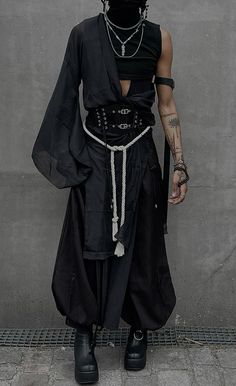 more on ig: @yth.anexe (black outfits, darkwear, subversive, japanese apparel, dark fashion, jade jewerly, cyberpunk fashion, kimono wear, dystopian outfit ) Fashion Kimono, Cyberpunk Outfit, Dystopian Fashion, Nerd Fashion, Concept Clothing, Cyberpunk Fashion, Cyberpunk Style, Black Outfits, Dark Wear