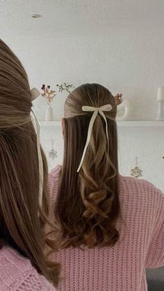 Preppy Hairstyles, Girly Hairstyles, Hairstyle Examples, Bow Hairstyle, Ribbon Hairstyle, Hair Stylies, Hair Stylist Life, Easy Hairstyles For Long Hair, Hairstyles For School