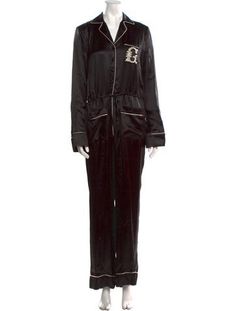 Gucci JumpsuitFrom the 2022 Collection by Alessandro MicheleBlackGraphic PrintEmbroidered AccentLong Sleeve with CollarButton Closure at FrontFit:Jumpsuits and Rompers by Gucci typically fit true to size. Printed Jumpsuit, Sweater Pants, Accessories Jacket, Hoodie Dress, Shirt Accessories, Casual Jeans, Sweater Accessories, Jacket Tops, Dress Accessories